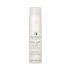 AquaUNDE Cream on white background