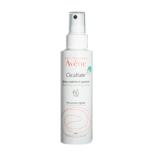 Avene Cicalfate+ Absorbing Spray on white background