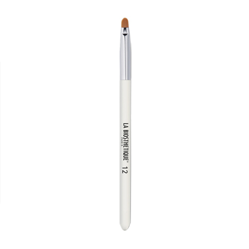 La Biosthetique No. 12 Lip Brush, 1 piece La Biosthetique No. 12 Lip Brush on white background