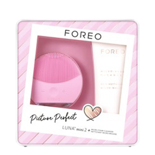FOREO Picture Perfect Holiday Set on white background